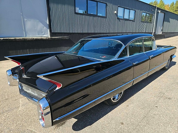 Cadillac Deville 6 of 15