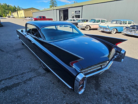 Cadillac Deville 7 of 13