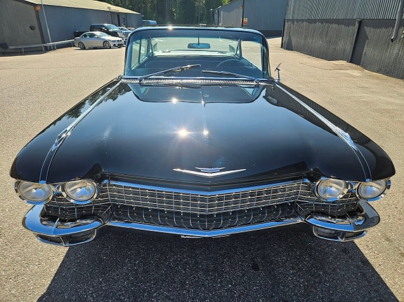 Cadillac Deville 2 of 15