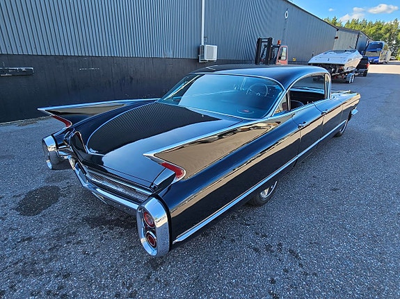 Cadillac Deville 5 of 13