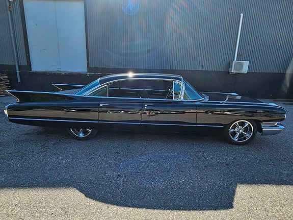 Cadillac Deville 4 of 13