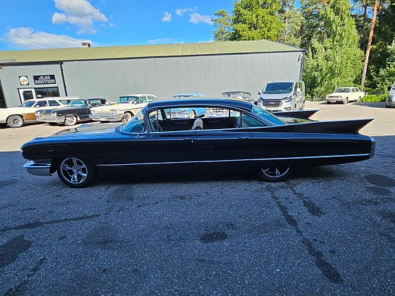 Cadillac Deville 8 of 13