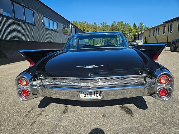 Cadillac Deville 7 of 15