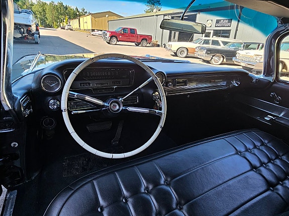 Cadillac Deville 9 of 13