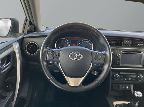 Toyota Auris 12 of 13