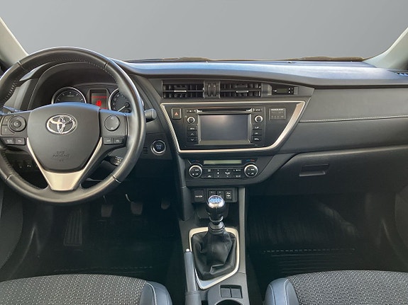 Toyota Auris 11 of 13
