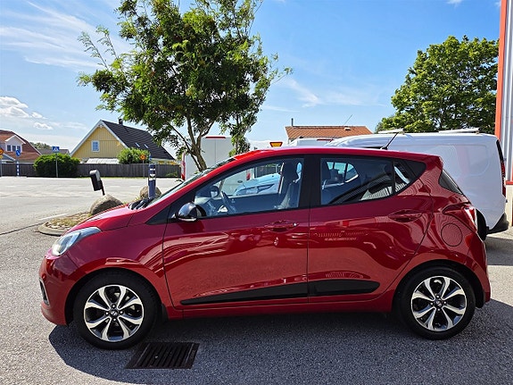 Hyundai i10 2 of 5