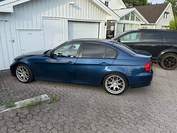 BMW 325i 3 of 5
