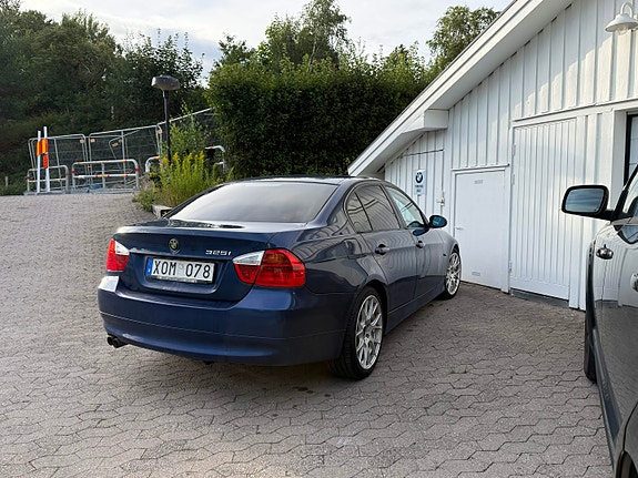 BMW 325i 2 of 5