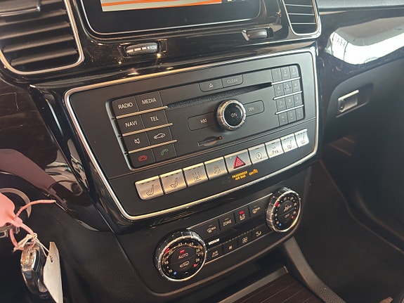 Mercedes-Benz GLS350 d 14 of 26