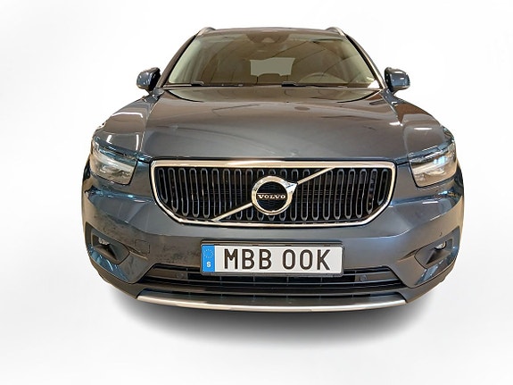 Volvo XC40 2 of 5