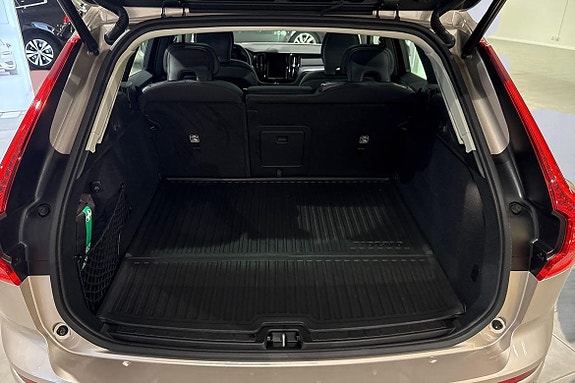 Volvo XC60 13 of 30