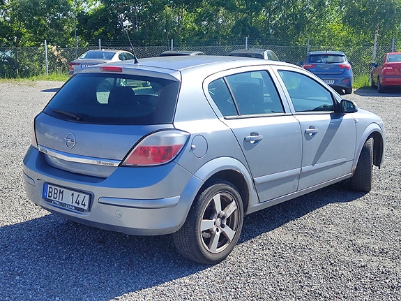 Opel Astra 4 of 5