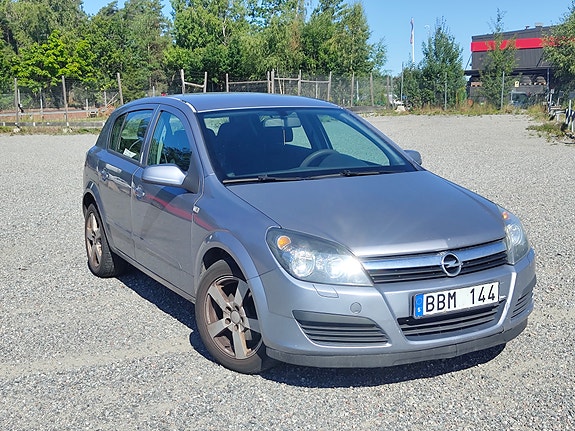 Opel Astra 2 of 5