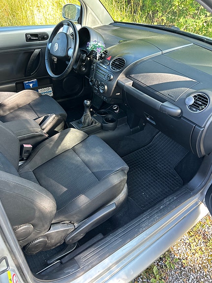 Volkswagen New Beetle 5 of 5