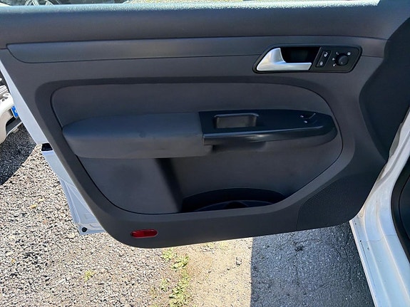 Volkswagen Caddy 24 of 26