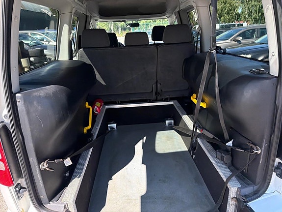 Volkswagen Caddy 21 of 26