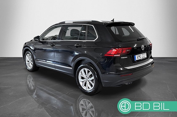 Volkswagen Tiguan 2 of 5