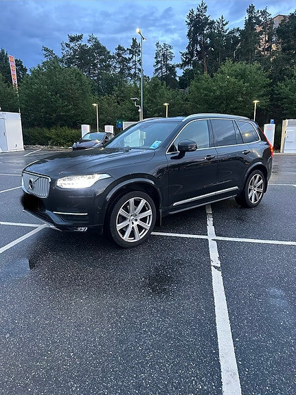 Volvo XC90 2 of 5