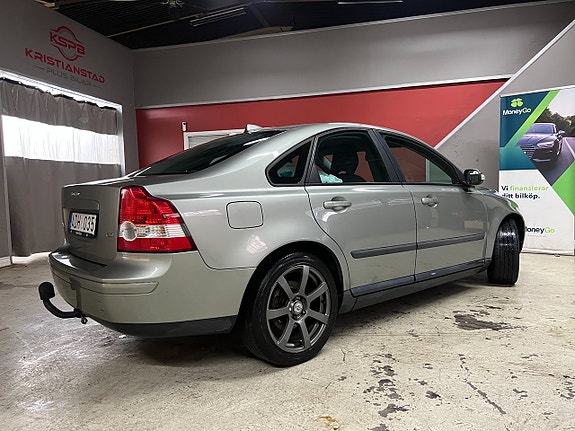 Volvo S40 4 of 5