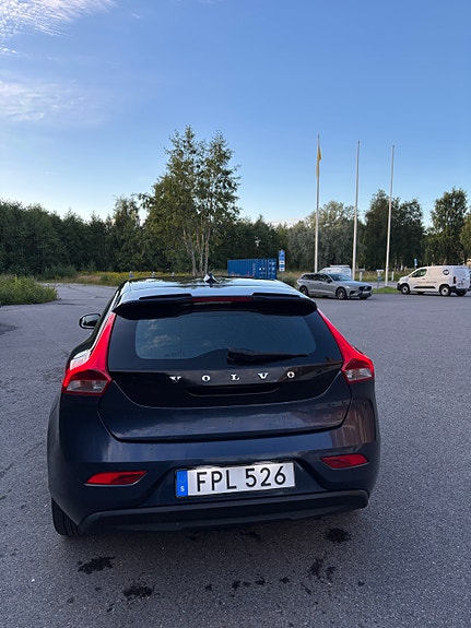 Volvo V40 4 of 5