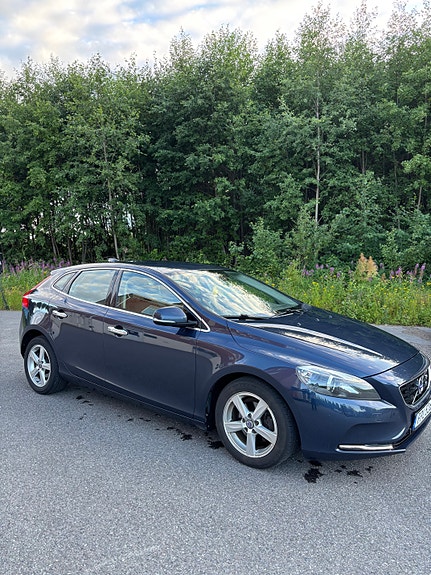 Volvo V40 3 of 5