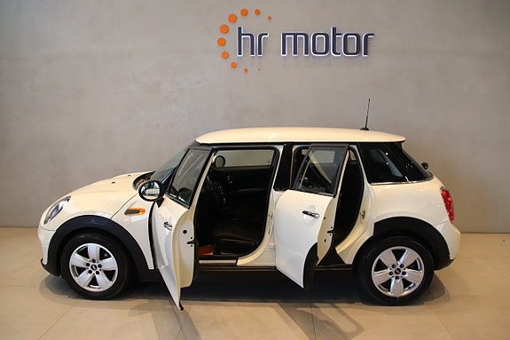 MINI One 8 of 16