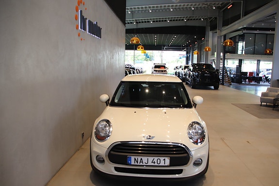 MINI One 2 of 16