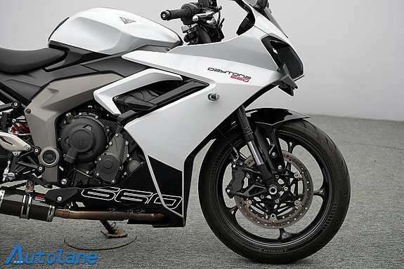 Triumph Daytona 660 *Black Widow Helsystem, Quickshifter 12 of 27