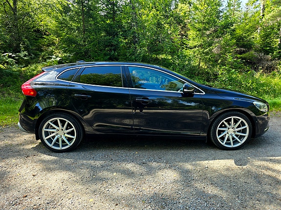 Volvo V40 4 of 5
