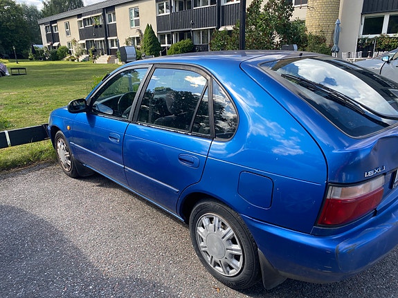 Toyota Corolla 3 of 5
