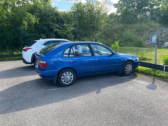 Toyota Corolla 4 of 5