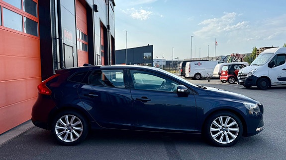 Volvo V40 4 of 19