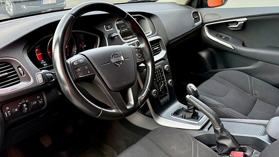 Volvo V40 12 of 19