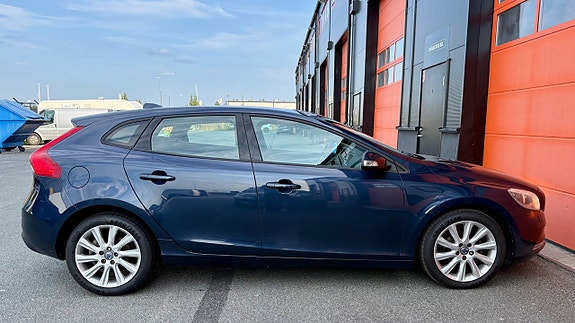 Volvo V40 9 of 19