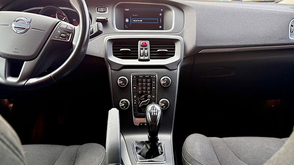 Volvo V40 14 of 19
