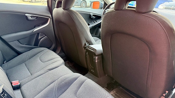 Volvo V40 17 of 19