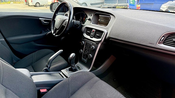 Volvo V40 15 of 19