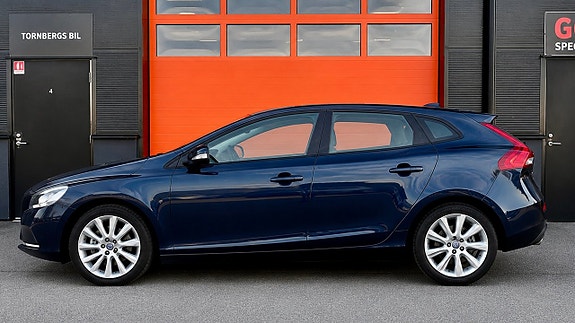 Volvo V40 3 of 4