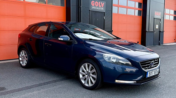 Volvo V40 2 of 19