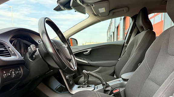 Volvo V40 11 of 19