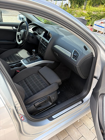 Audi A4 4 of 5