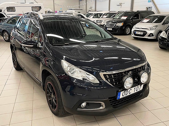 Peugeot 2008 2 of 5