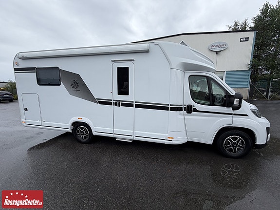 Knaus R15 2 of 19