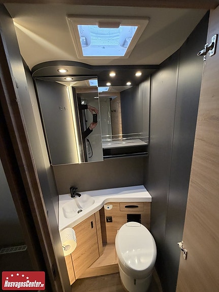 Knaus R15 14 of 19