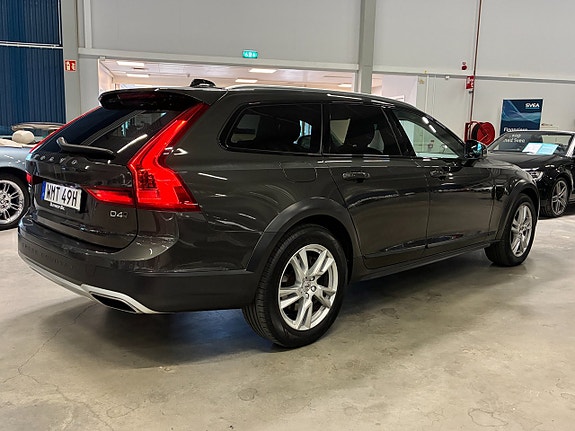 Volvo V90 Cross Country 3 of 5