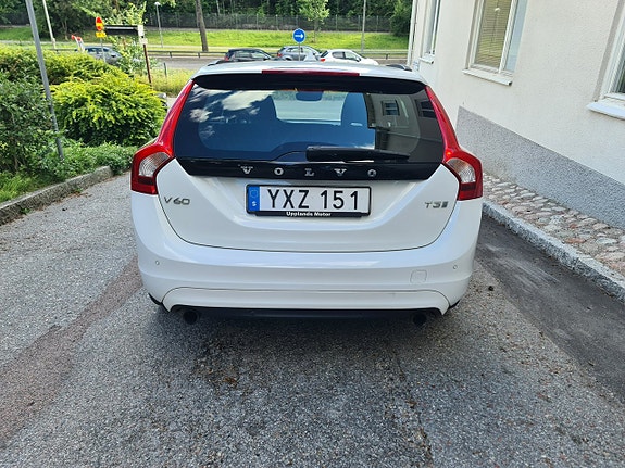 Volvo V60 4 of 5