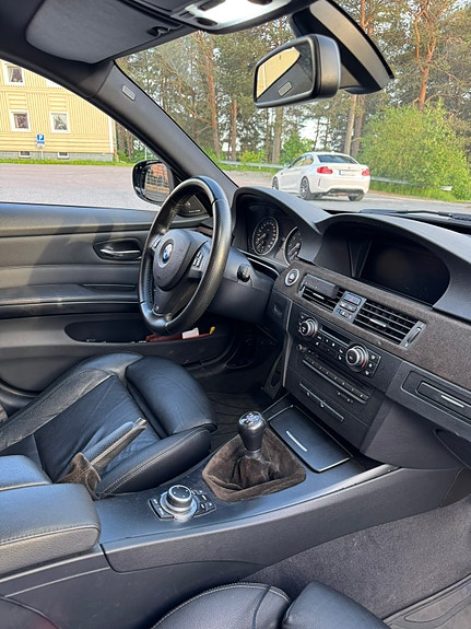 BMW 335i 4 of 5