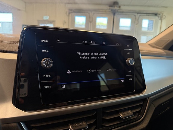 Volkswagen T-Roc 12 of 22