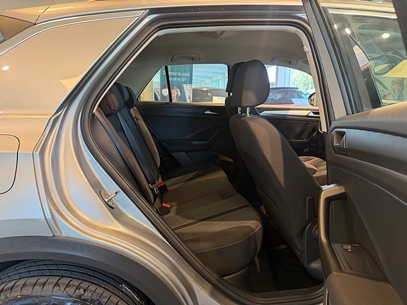 Volkswagen T-Roc 16 of 22